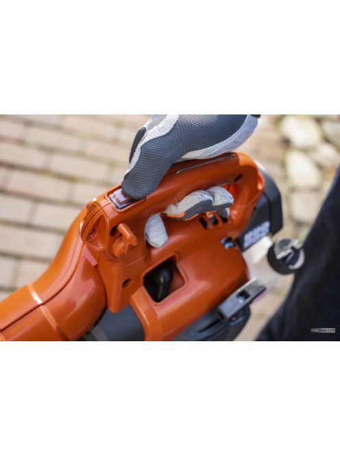 Husqvarna 125B lombfúvó
