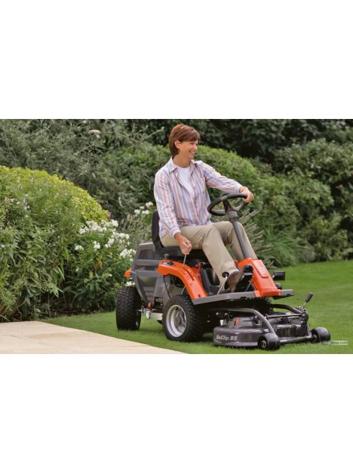 Husqvarna R 112C fűnyíró Rider Combi 85-ös vágóasztallal