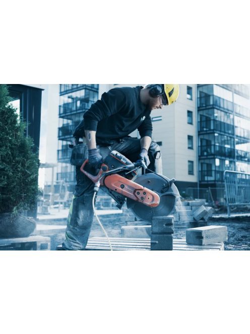 Husqvarna K770 benzinmotoros kézi daraboló 14" 350mm
