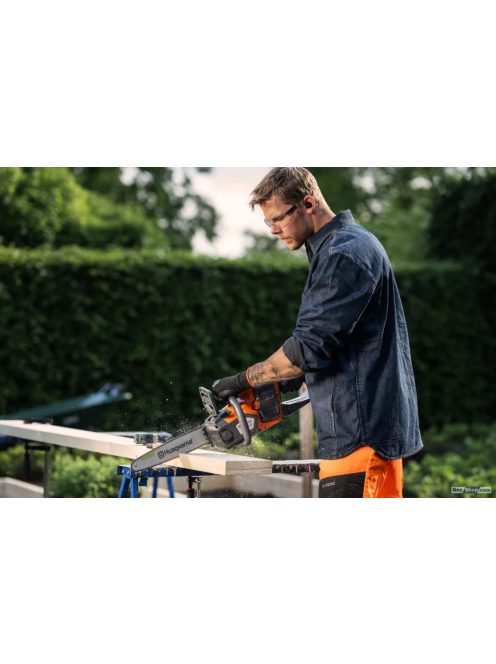 Husqvarna 215i akkumulátoros láncfűrész - KIT
